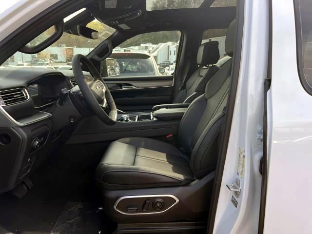 Photo of 2025 Bright White Jeep Wagoneer