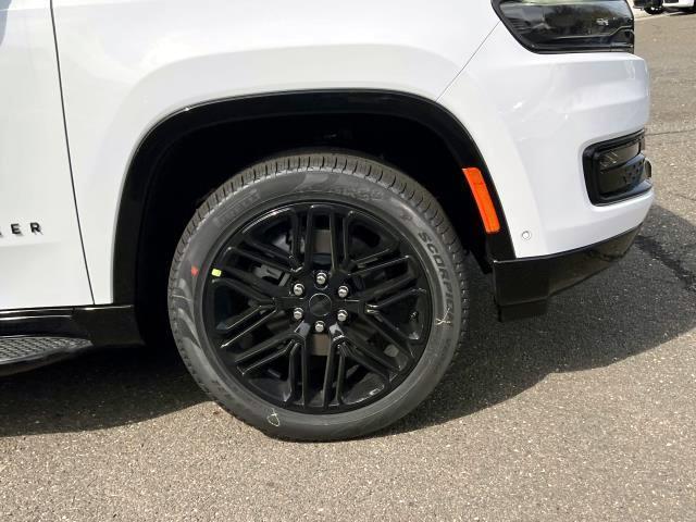 Photo of 2025 Bright White Jeep Wagoneer