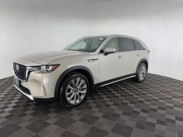 Photo of 2025 Platinum Mazda CX-90