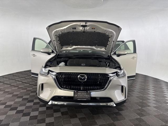 Photo of 2025 Platinum Mazda CX-90