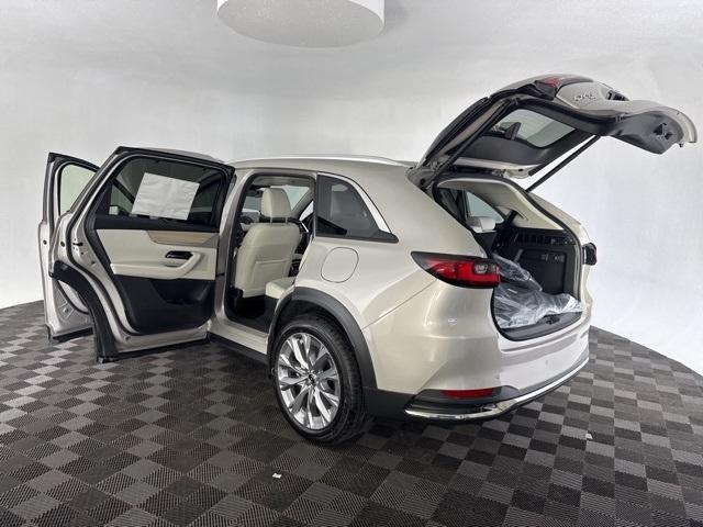 Photo of 2025 Platinum Mazda CX-90