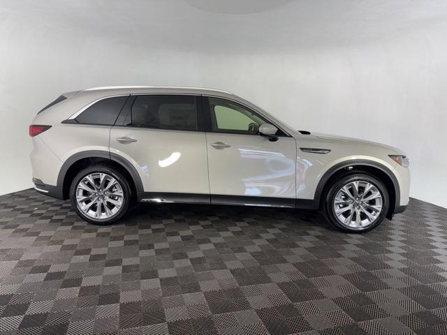 Photo of 2025 Platinum Mazda CX-90