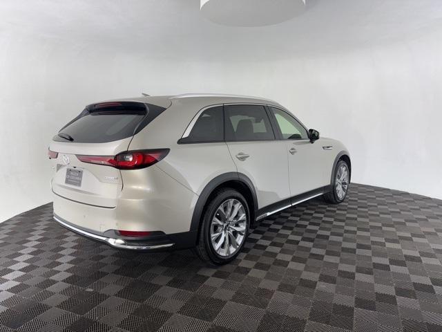 Photo of 2025 Platinum Mazda CX-90