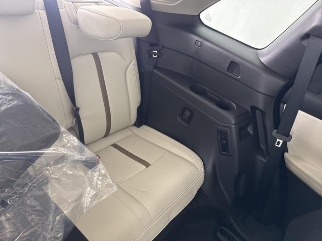 Photo of 2025 Platinum Mazda CX-90