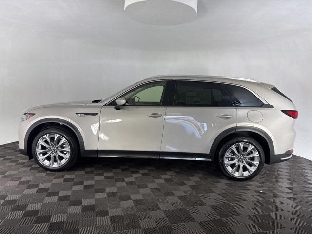 Photo of 2025 Platinum Mazda CX-90
