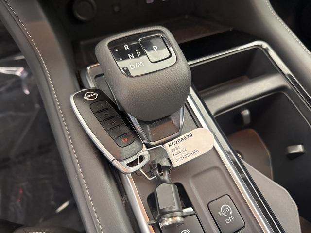 Photo of 2024 Pearl White Tri-Coat Nissan Pathfinder