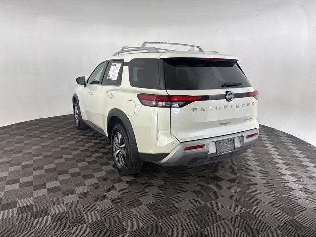 Photo of 2024 Pearl White Tri-Coat Nissan Pathfinder