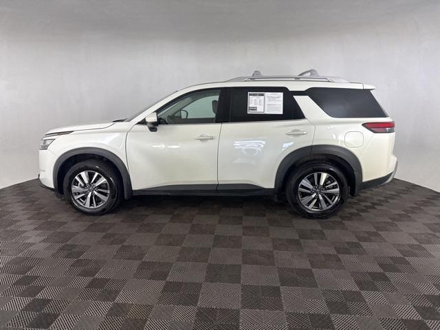 Photo of 2024 Pearl White Tri-Coat Nissan Pathfinder