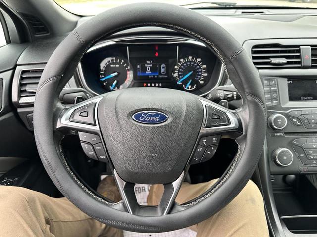 Photo of 2018 Oxford White Ford Fusion
