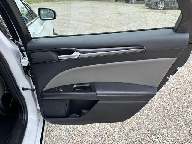 Photo of 2018 Oxford White Ford Fusion