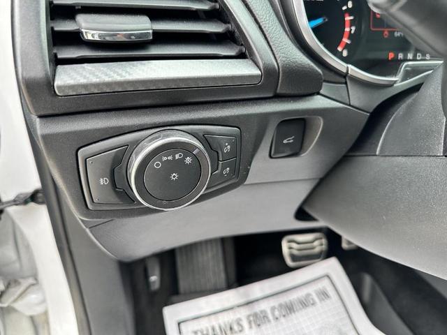 Photo of 2018 Oxford White Ford Fusion