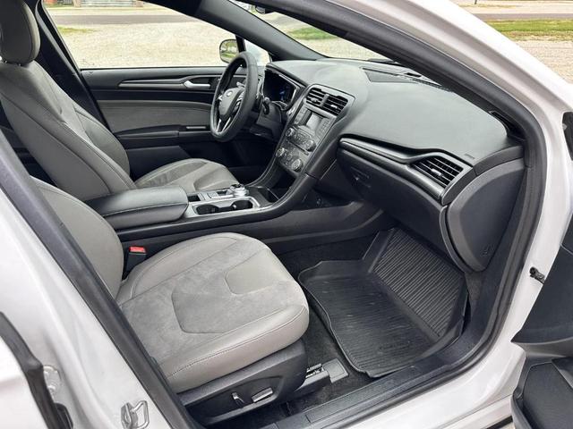 Photo of 2018 Oxford White Ford Fusion