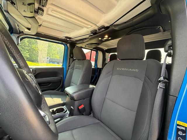 Photo of 2023 Hydro Blue Pearlcoat Jeep Gladiator