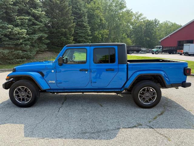 Photo of 2023 Hydro Blue Pearlcoat Jeep Gladiator