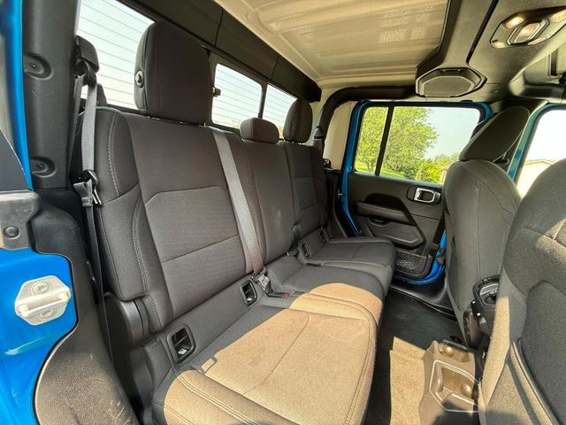 Photo of 2023 Hydro Blue Pearlcoat Jeep Gladiator