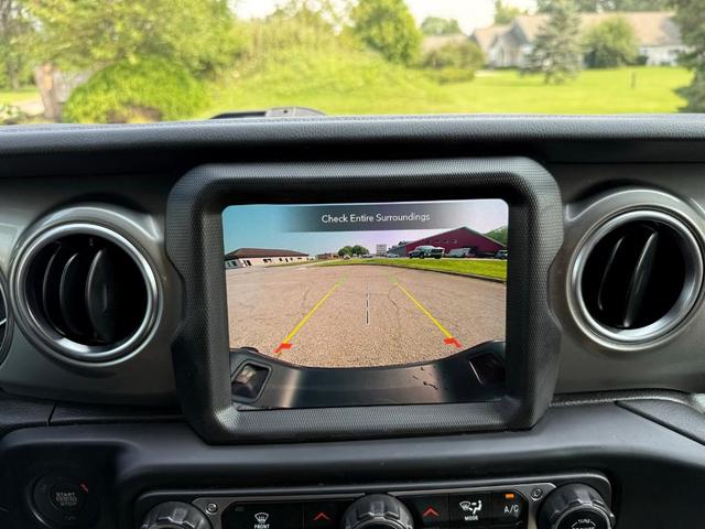 Photo of 2023 Hydro Blue Pearlcoat Jeep Gladiator