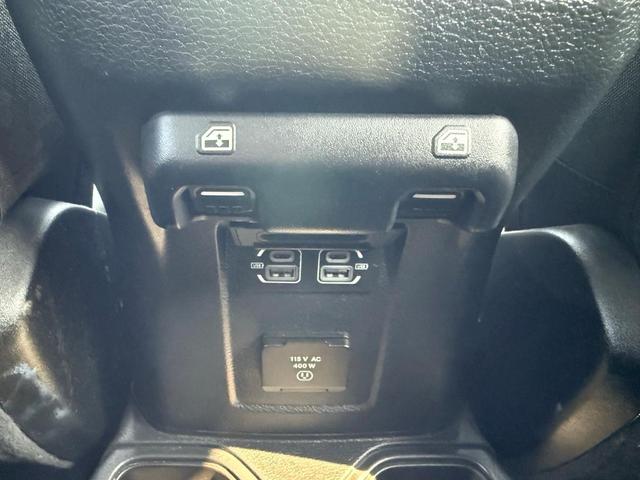 Photo of 2023 Hydro Blue Pearlcoat Jeep Gladiator