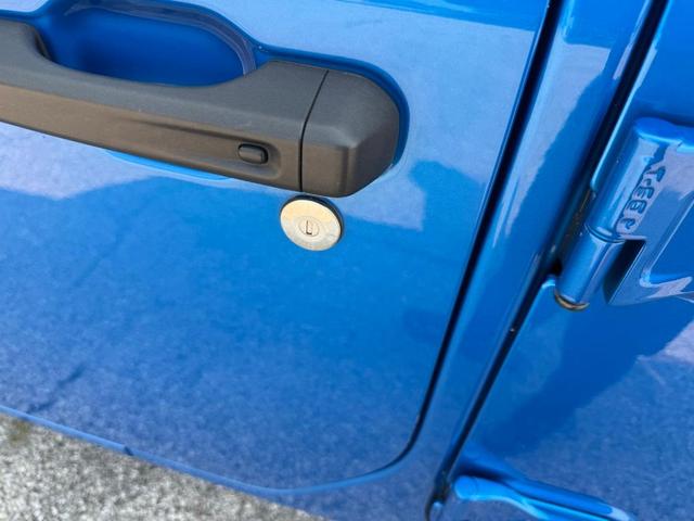 Photo of 2023 Hydro Blue Pearlcoat Jeep Gladiator