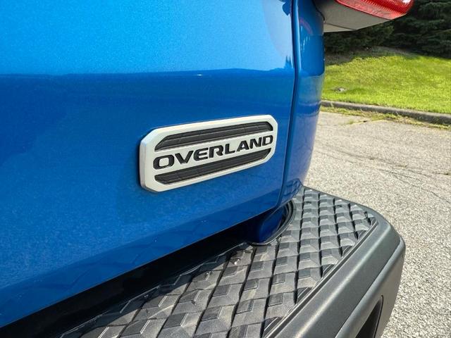 Photo of 2023 Hydro Blue Pearlcoat Jeep Gladiator