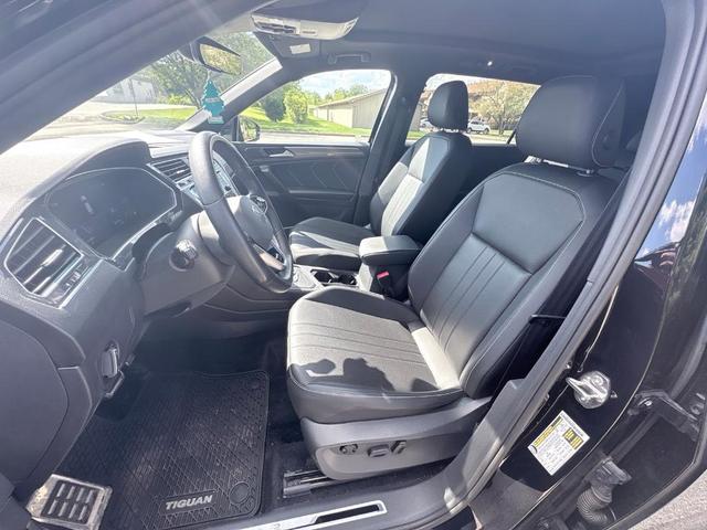 Photo of 2023 Deep Black Pearl Effect Volkswagen Tiguan