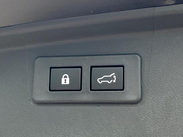 Photo of 2025 Black / Silver Subaru Outback