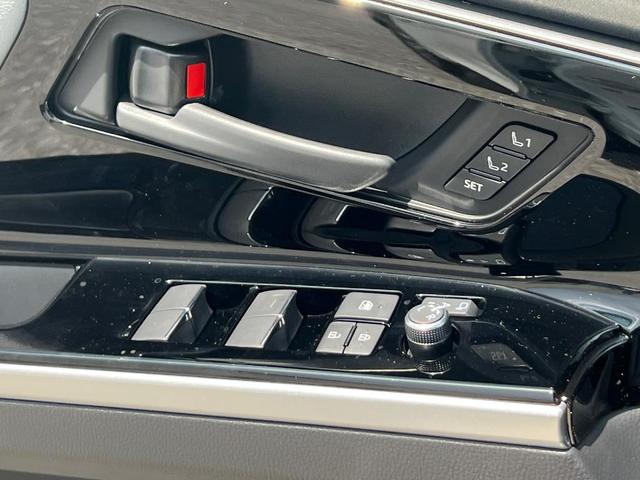 Photo of 2025 White Pearl Subaru Solterra
