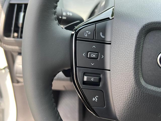 Photo of 2025 White Pearl Subaru Solterra