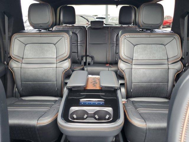 Photo of 2024 Infinite Black Metallic Lincoln Navigator