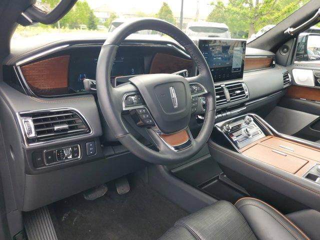Photo of 2024 Infinite Black Metallic Lincoln Navigator