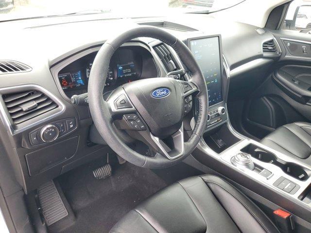 Photo of 2022 Star White Ford Edge