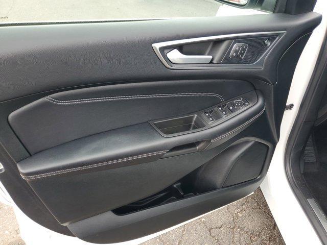 Photo of 2022 Star White Ford Edge