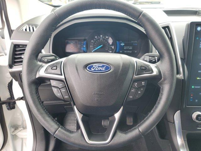 Photo of 2022 Star White Ford Edge