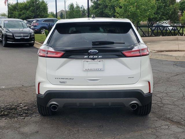 Photo of 2022 Star White Ford Edge