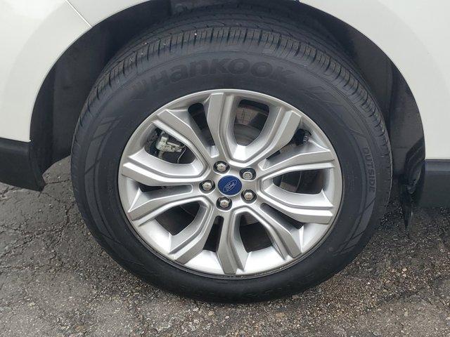Photo of 2022 Star White Ford Edge