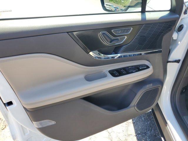 Photo of 2022 Pristine White Lincoln Corsair