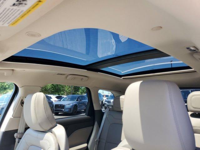 Photo of 2022 Pristine White Lincoln Corsair