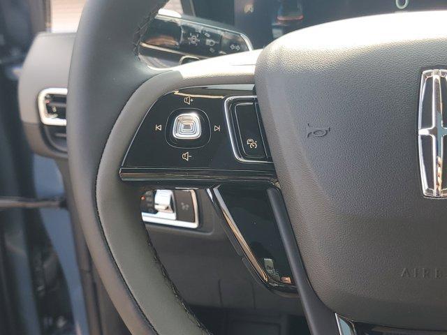 Photo of 2025 Whisper White Lincoln Corsair