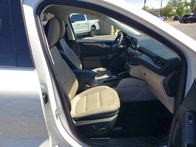 Photo of 2022 Star White Ford Escape