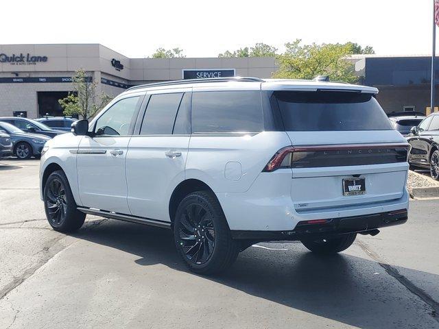 Photo of 2025 Crystal White Metallic Lincoln Navigator