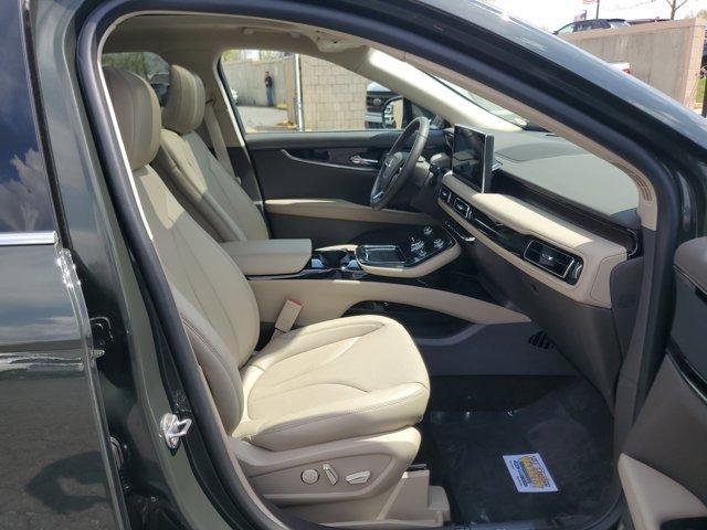 Photo of 2022 Green Clearcoat Metallic Lincoln Nautilus