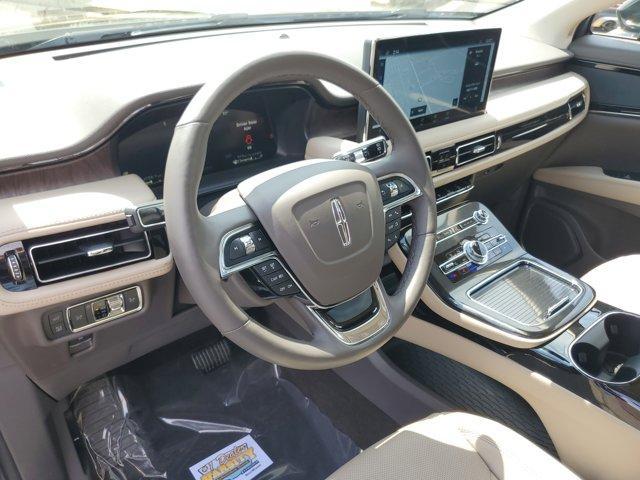 Photo of 2022 Green Clearcoat Metallic Lincoln Nautilus