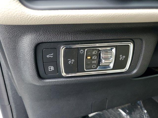Photo of 2025 Pristine White Lincoln Corsair