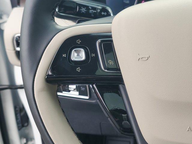 Photo of 2025 Pristine White Lincoln Corsair