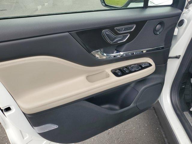 Photo of 2025 Pristine White Lincoln Corsair