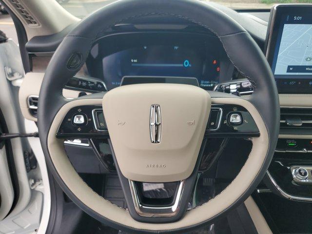 Photo of 2025 Pristine White Lincoln Corsair