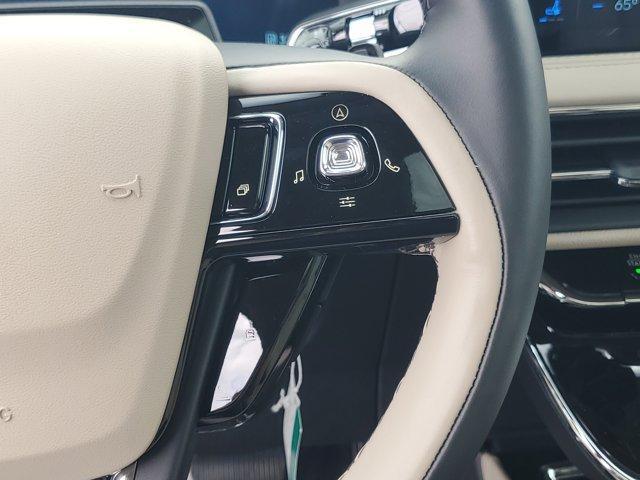 Photo of 2025 Pristine White Lincoln Corsair