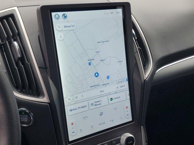 Photo of 2021 Star White Ford Edge