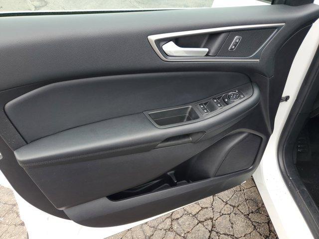 Photo of 2021 Star White Ford Edge
