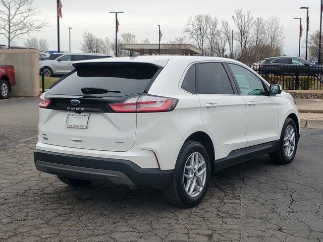 Photo of 2021 Star White Ford Edge