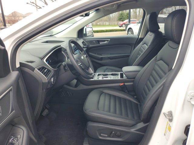 Photo of 2021 Star White Ford Edge